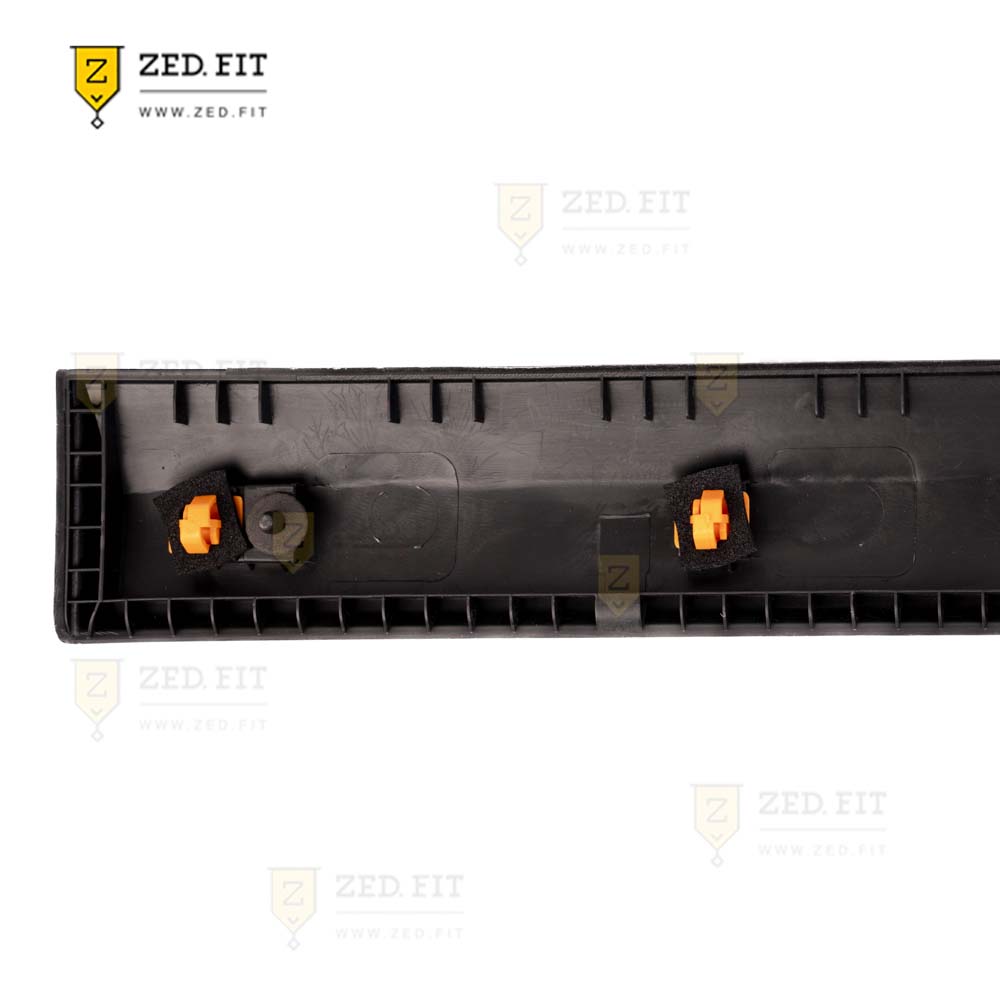 زه روی درب عقب چپ KMC K7